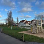 Ohana - A 1km De La Avec Parking Gratuit , Balcon,tennis Et Parc Enfant * De Haan