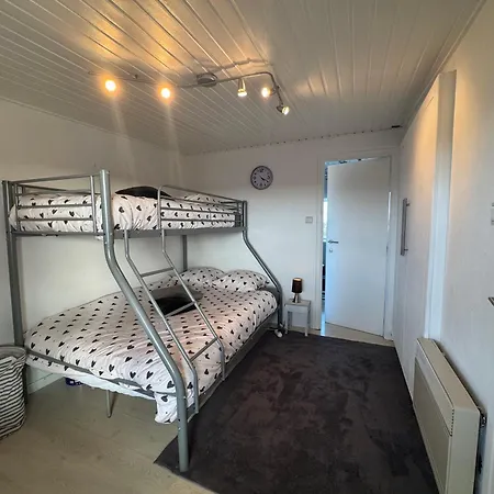 Ohana - à 1km De La Avec Parking Gratuit , Balcon,tennis Et Parc Enfant * De Haan